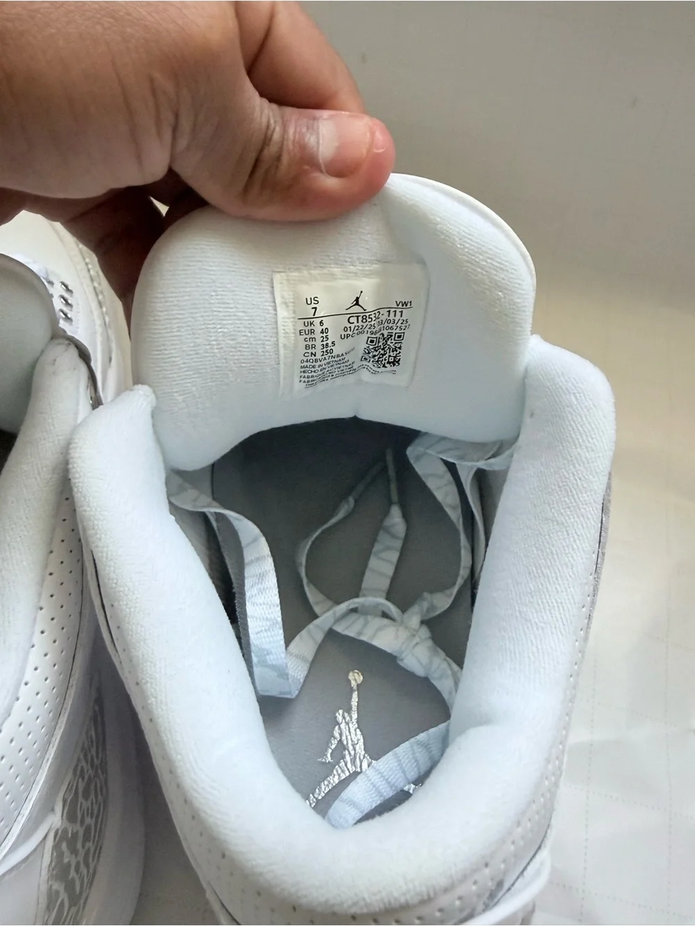 Jordan clean white